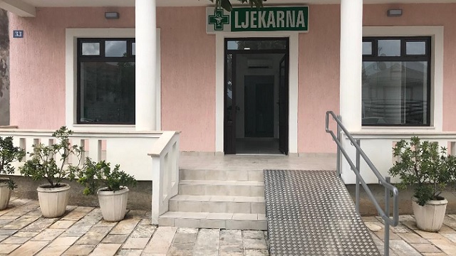 Polača